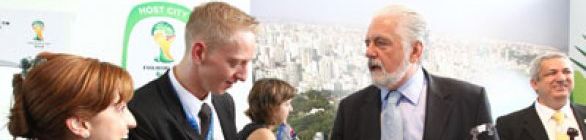                     Governador recebe personalidades do futebol no sorteio da Co