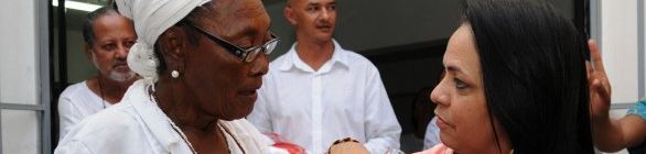 Baianas de Lauro de Freitas ganham vestimenta
