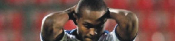 Jobson se atrasa e é cortado de jogo contra o Santos