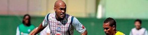 Com Souza, Ricardinho e Carlos Alberto, René começa a definir o time