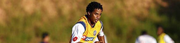 Lesão tira Ávine dos gramados por 45 dias