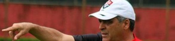 Após coletivo, Benazzi confirma time que enfrenta o Guarani