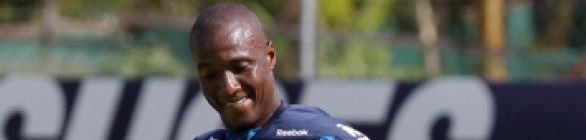 Meia Gilberto, ex-Cruzeiro, é o novo reforço do Vitória