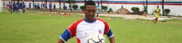 Atacante pode completar 100 gols