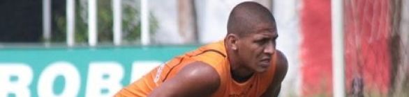 Barraco no Vitória, Uelliton força sua saída