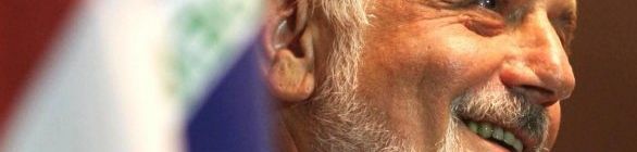 Wagner comemora marca de quase 500 mil empregos na Bahia