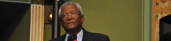 Edvaldo Brito entra com projeto contra o fim de aulas noturnas no Colégio Centra