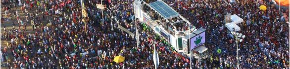 Farol da Barra atrai turistas na saída dos blocos para o desfile até Ondina