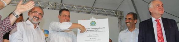 Rui entrega 1.200 moradias em Camaçari