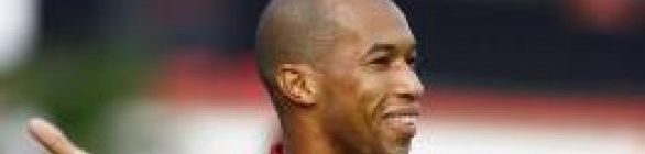 Vitória negocia a volta de Dinei