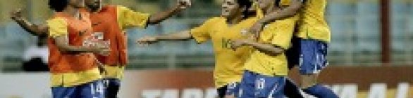 Grupo estreia sob olhar de Mano Menezes e Ney Franco