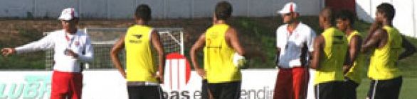 Jogadores do Vitória rompem o silêncio