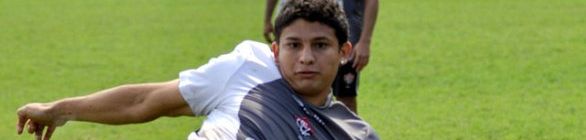 Elkeson bota um pé no Fluminense do Rio