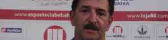 René Simões lamenta vacilos, mas elogia equipe