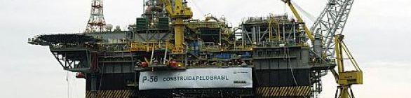Plataforma P-56 rumo à Bacia de Campos