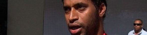 Ávine dribla dores no joelho, mas é vetado por causa de amigdalite