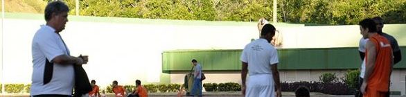 Geninho faz mistério e não revela escalação