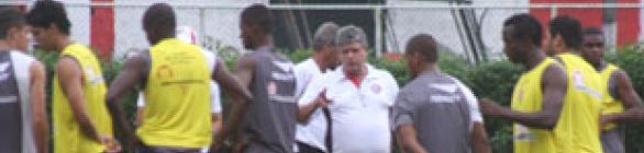 Geninho explica entrosamento dos novatos: 'Treinam juntos todo dia'