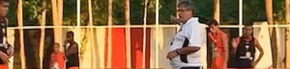 Em coletivo, Geninho escala três volantes, mas perde atacante Edu