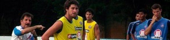 Lateral-direita do Bahia o calcanhar de René