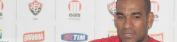 Com aval médico, zagueiro Rodrigo é apresentado no Vitória