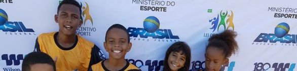Projeto Salvador Esporte e Cidadania realiza entrega de materiais esportivos 