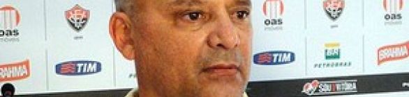 Contratação de Eric Pino está em ‘stand-by’, diz Vitória