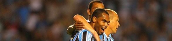 Enfim, aplausos: Grêmio evolui e goleia Santa Cruz com zaga artilheira