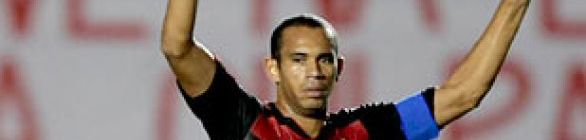 Robston diz que primeira partida pelo Vitória foi nota sete