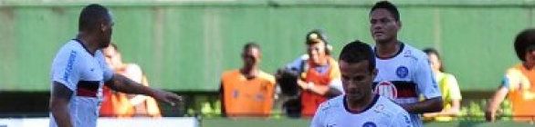 Após goleada, jogadores do Bahia criticam gramado do Adauto Moraes