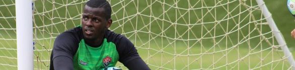 Após falha contra o Guarani, goleiro Caíque é afastado dos jogos do Vitória