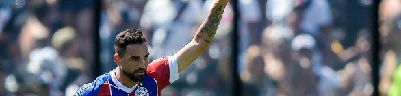 Artilheiro do Bahia na temporada, Gilberto ganha elogios de Roger