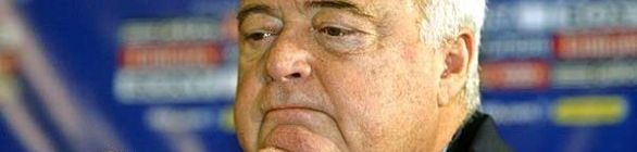 Ricardo Teixeira encerra especulações e decide continuar na presidência da CBF 