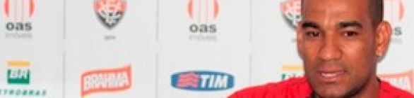 Rodrigo é relacionado e fica mais perto da estreia pelo Vitória