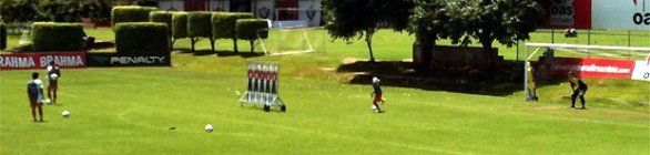 Treinamento de faltas vira momento de diversão na Toca do Leão