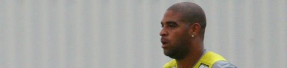 Irritado, Tite barra Adriano contra Guarani e não o levará para o México