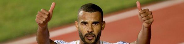 Dupla de zaga marca, e Bahia vence o Bragantino com gol nos acréscimos