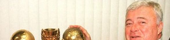 Teixeira deixa presidência da CBF e do COL, e Marin assume os cargos