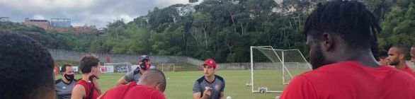 Pivetti compara campanhas do Vitória em 2019 e 2020 na Série B