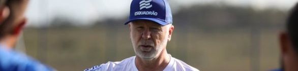 Mano explica mudanças no Bahia e diz que vai avaliar o time antes de definir 