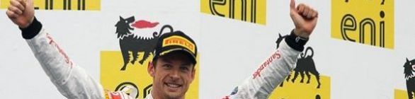 Button vence na Austrália; brasileiros se chocam e abrem mal a temporada