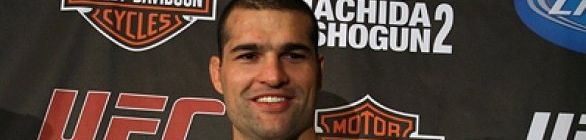 Lutador Maurício Shogun prestigia evento em Praia do Forte 