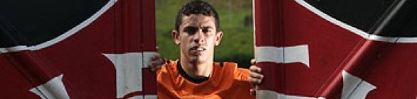 Xerife rubro-negro, Gabriel Paulista celebra regularidade no Vitória