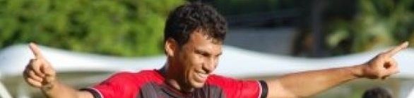 Contra o Bahia de Feira, Neto Baiano completa 100 jogos pelo Vitória