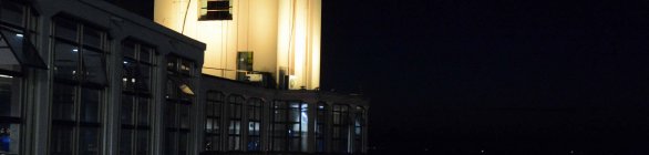 Elevador Lacerda é iluminado em alusão ao Julho Amarelo