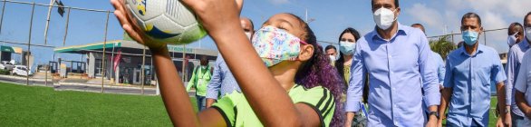 Boca do Rio ganha campo e praça requalificados