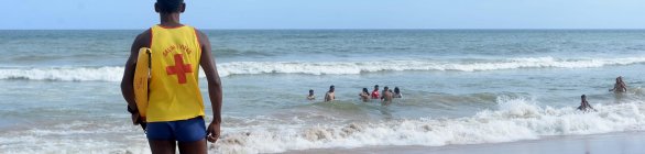 Banho de mar no inverno pode colocar cidadãos em risco  