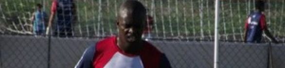 Zé Roberto descarta substituir Souza na função de homem-gol do Bahia