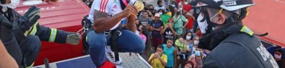 Em Ubaitaba, Isaquias Queiroz reconhece importância de centro de canoagem