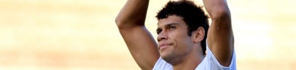 Bahia ignora clima de '1º de abril', vence e garante a liderança da 1ª